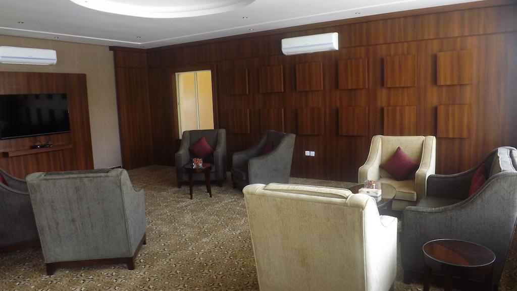 Baron Palace - Almasif Hotel Apartments Rijád Exteriér fotografie